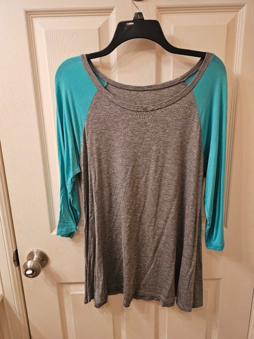 NWOT Si Avance Large Turquoise and Gray Blouse